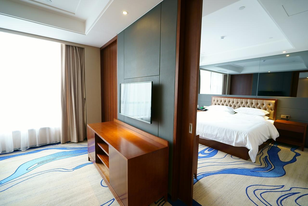 Weihai Long Yue International Hotel Экстерьер фото