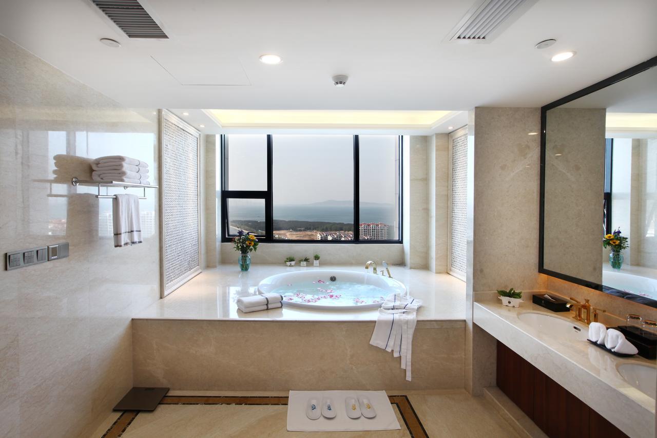 Weihai Long Yue International Hotel Экстерьер фото