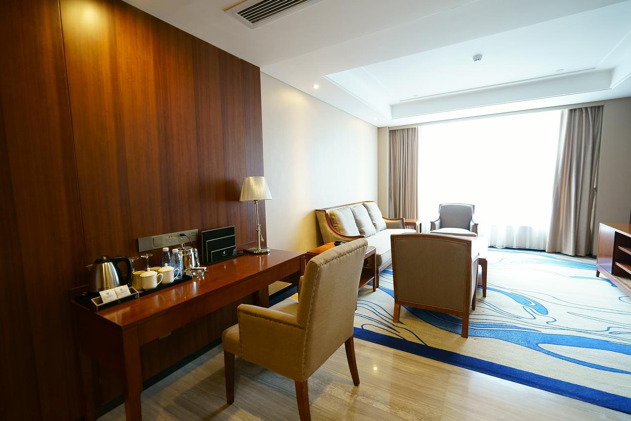 Weihai Long Yue International Hotel Экстерьер фото