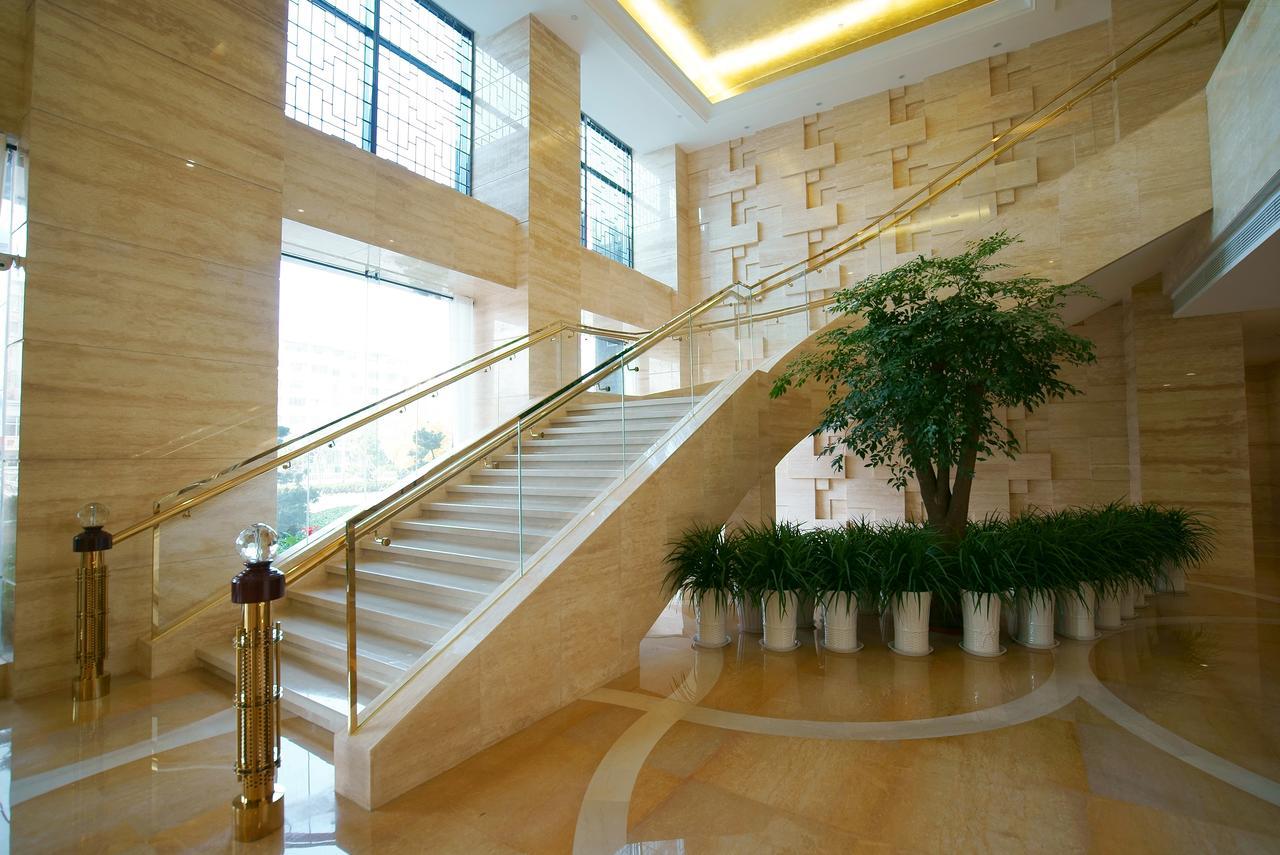 Weihai Long Yue International Hotel Экстерьер фото